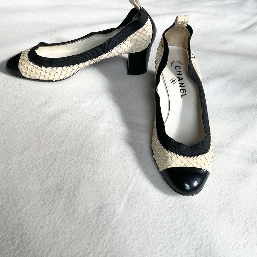 Vintage Chanel 2in Heels Pumps White Snakeskin Black Patent Leather37.5us6.5logo